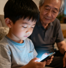 老人用手機(jī)哄5歲孫子致1000度近視 醫(yī)生:遺傳加后天影