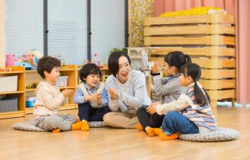 英偉達 CEO 黃仁勛:AI 不會直接“搶”飯碗,可能會催